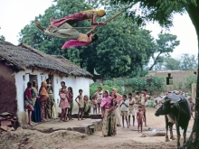 Raghubir Singh, Catching the Breeze, Hathod-Village, Jaipur, Rajasthan, 1975