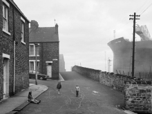Chris Killip, Housing and Shipyard, Wallsend, Tyneside, 1975